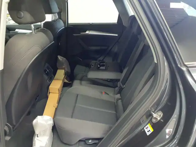 Audi Q5 view 14