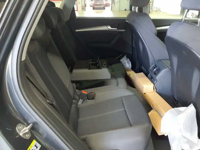 Audi Q5 view 13