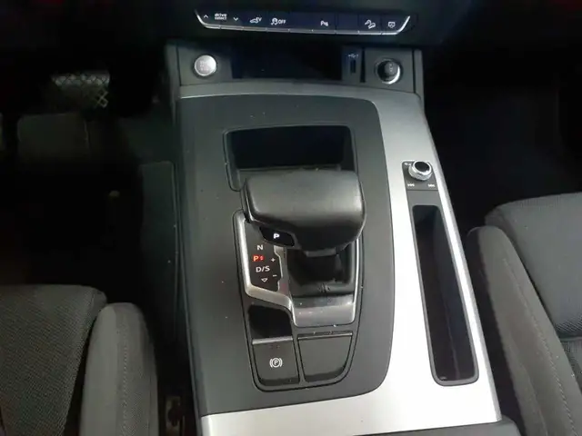 Audi Q5 view 10