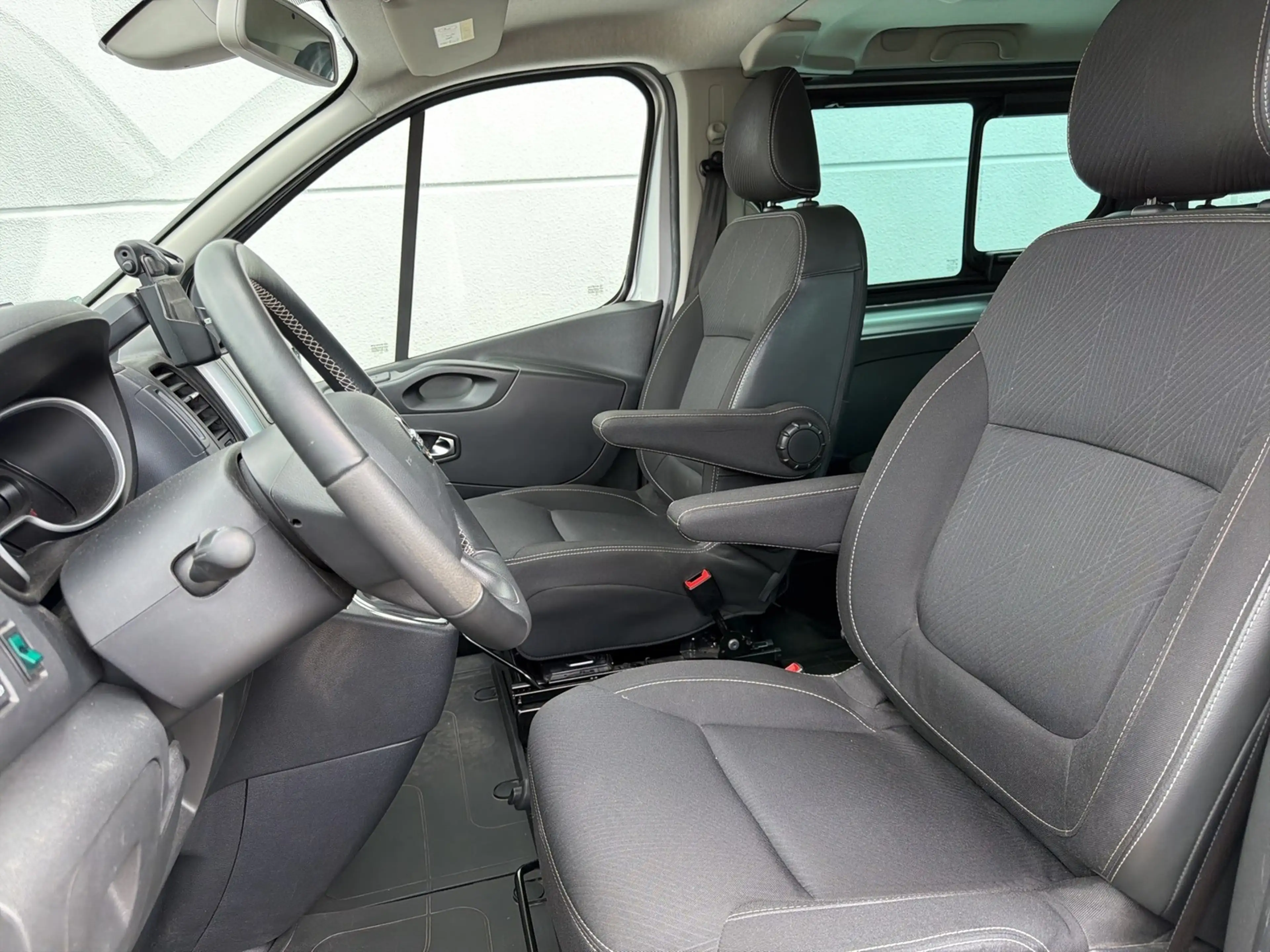 Nissan NV300 2.7 dCI DCT Kombi Premium L1H1 KAMERA — photo 8