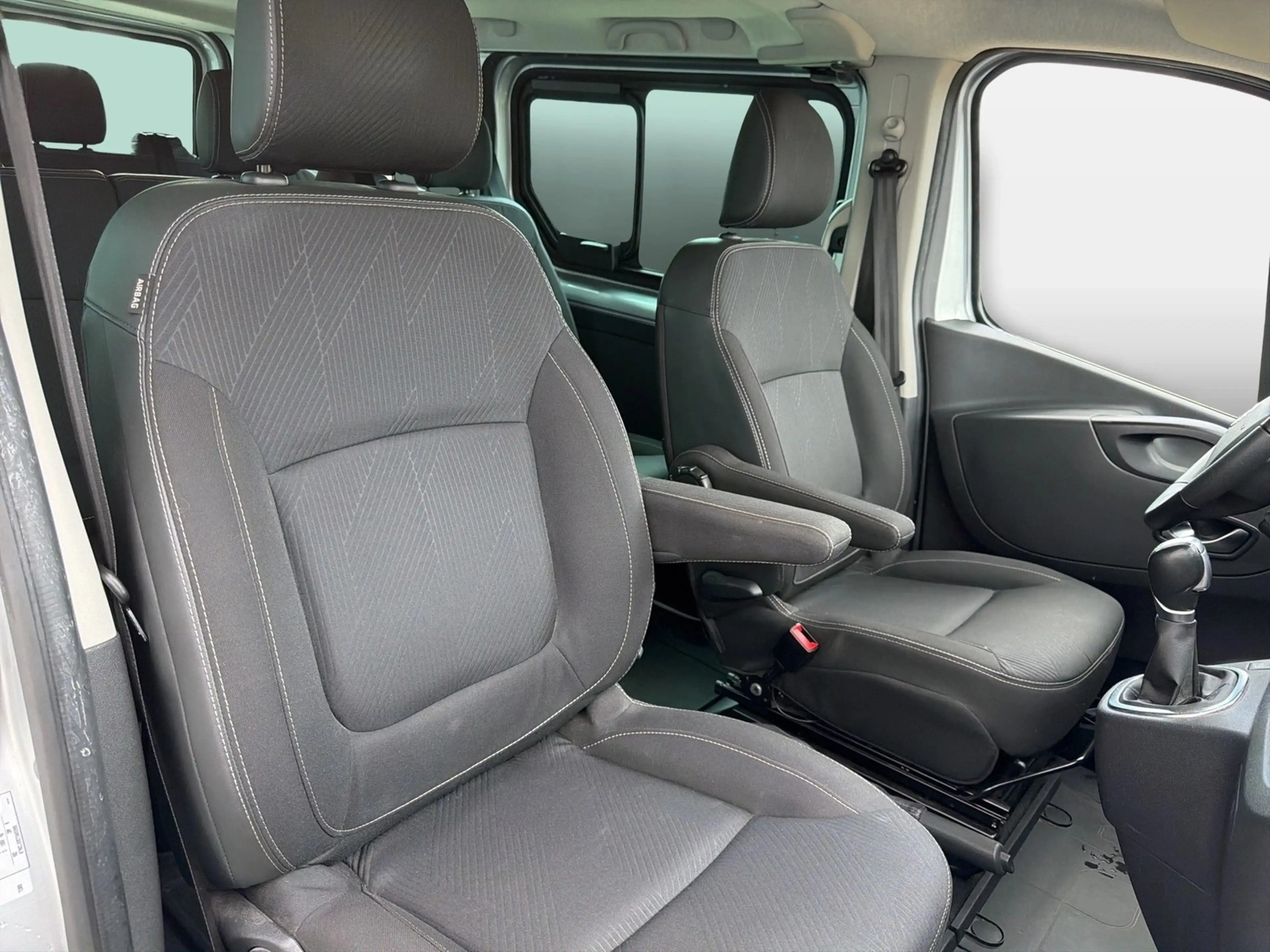 Nissan NV300 2.7 dCI DCT Kombi Premium L1H1 KAMERA — photo 10