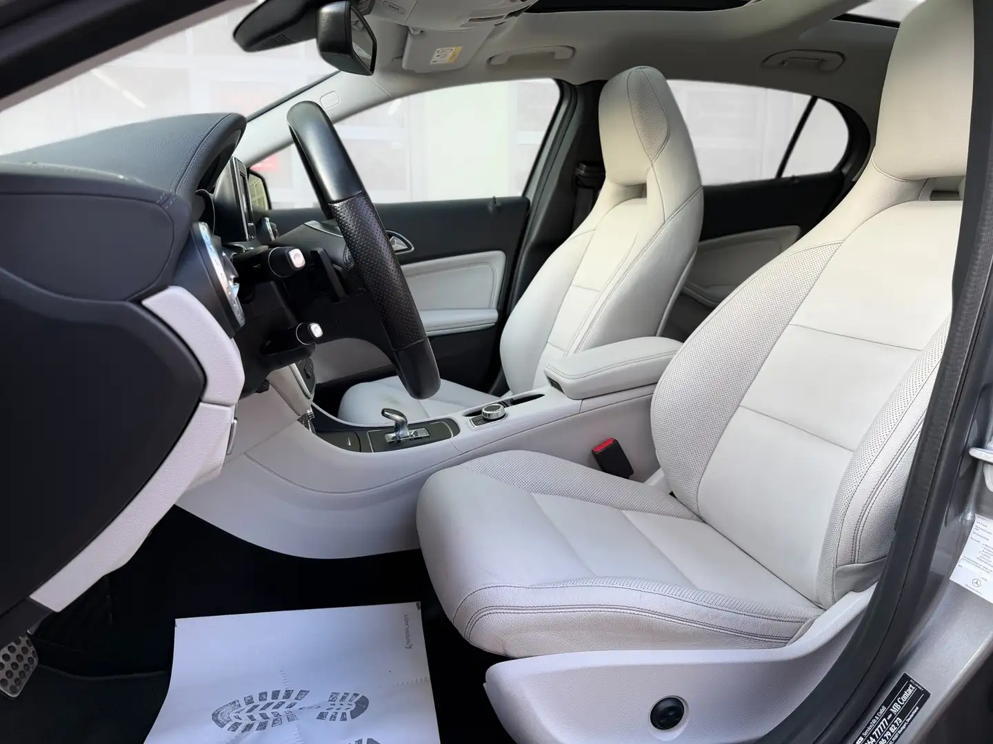 Mercedes-Benz GLA 45 AMG 4Matic *Navi*Leder*Schiebedach* Grau - 2