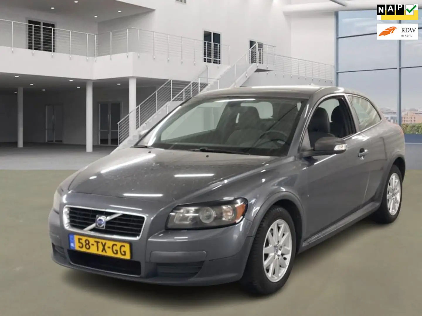 Volvo C30 1.8 Kinetic Gris - 1
