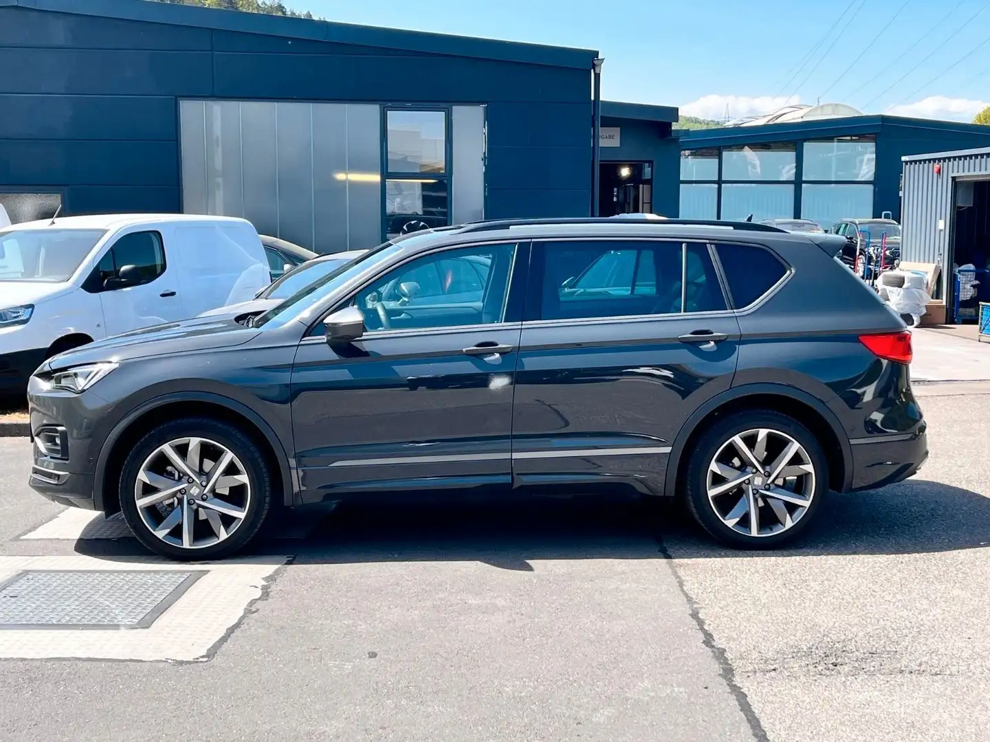 SEAT Tarraco FR 2.0TDI DSG STDHZG/7-Sitzer/AHK/20ZOLL Grigio - 2