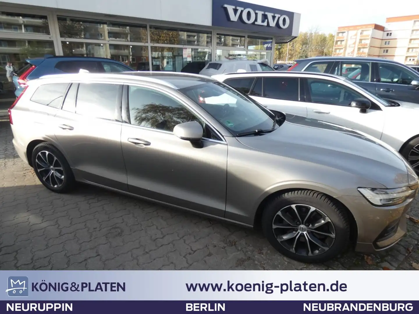 Volvo V60 D4 Momentum Pro (EURO 6d-TEMP) (DPF) Klima Navi Grau - 1