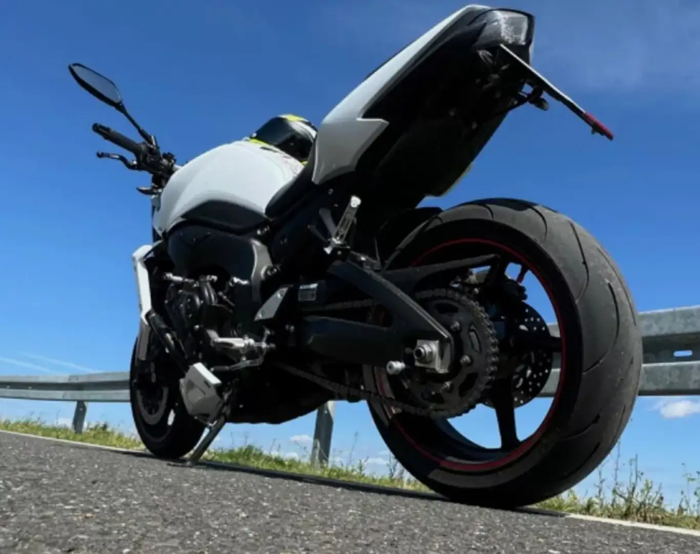 Yamaha FZ 1 Biały - 1