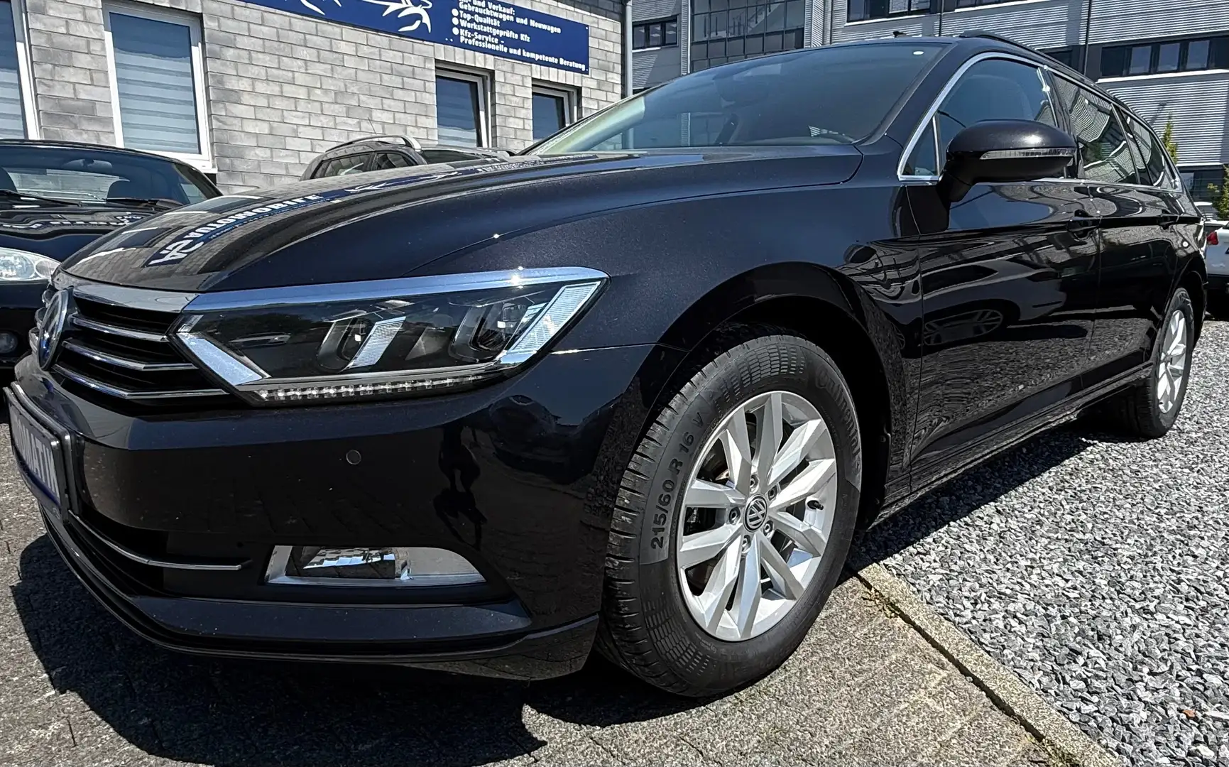 Volkswagen Passat Variant Comfortline NAVI/TEMPOMAT ACC/KAMERA/APPLECAR/AHK! Schwarz - 2