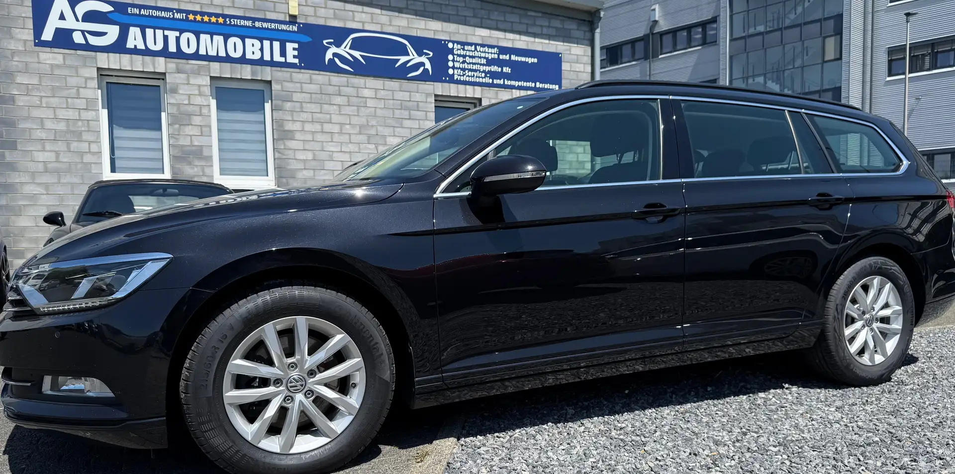 Volkswagen Passat Variant Comfortline NAVI/TEMPOMAT ACC/KAMERA/APPLECAR/AHK! Schwarz - 1