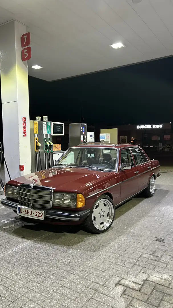 Mercedes-Benz E 230 W123 Red - 1