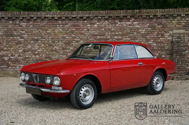 Alfa Romeo GT 1300 Junior "Unificato" Recipient of an older rest