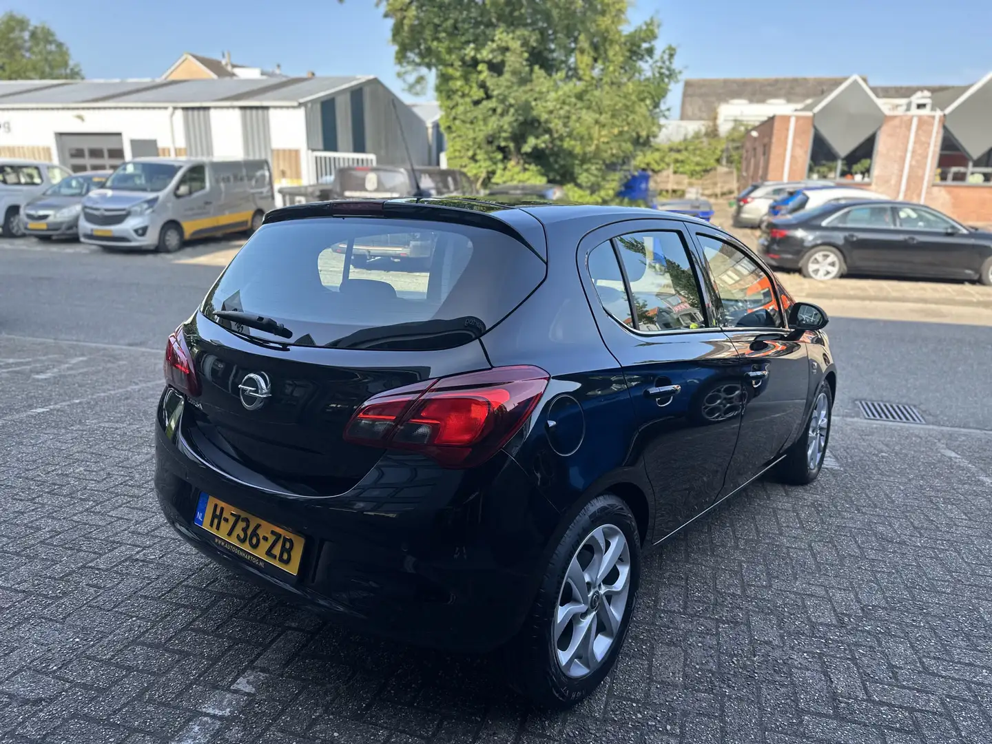 Opel Corsa 1.4 120 Jaar Edition Airco/Carplay/Camera Zwart - 2