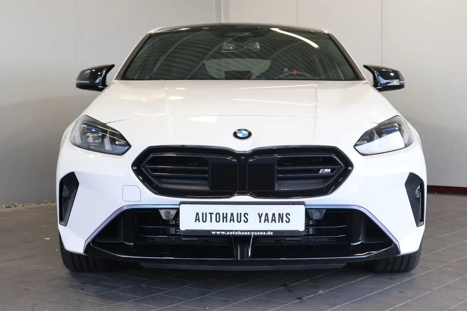 BMW 135 xDrive DAP+H/K+HUD+KEY+360°+MEM+19" Weiß - 2