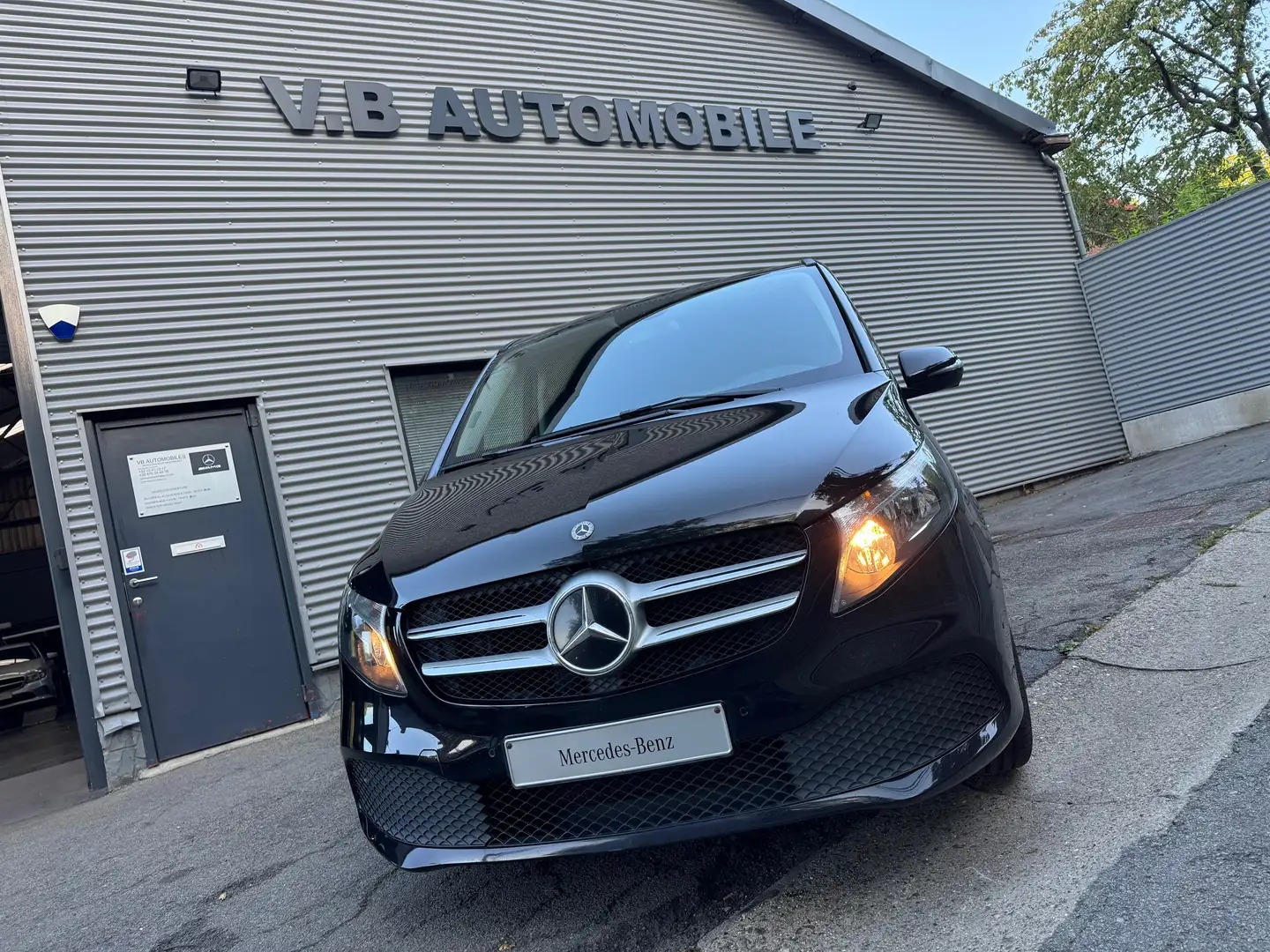 Mercedes-Benz V 220 Châssis extra-long 8 places Noir - 1
