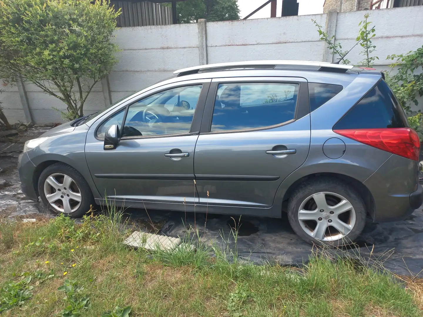 Peugeot 207 - 1