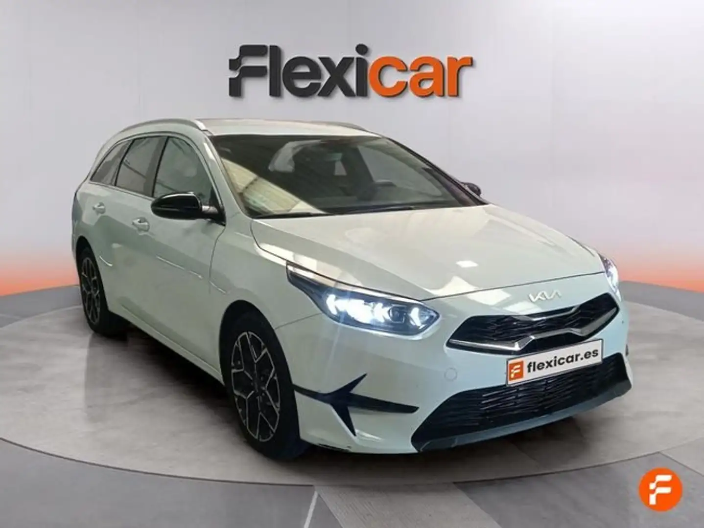 Kia Tourer 1.0 MHEV 74kW Style Edition DCT Blanco - 2