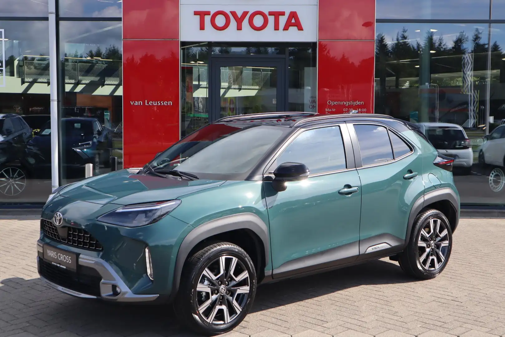 Toyota Yaris Cross 1.5 HYBRID 130 EXECUTIVE NIEUW & DIRECT LEVERBAAR! Groen - 1