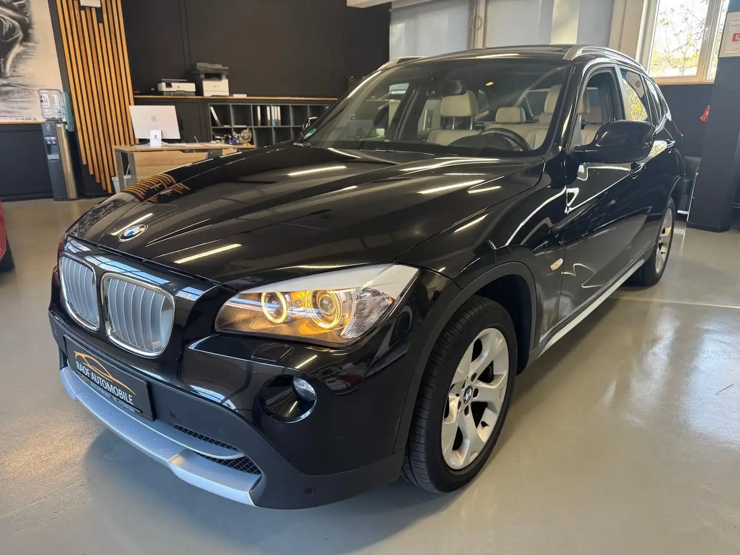 BMW X1 23 d xDrive SPORT PANO LEDER BI-XENON AHK Schwarz - 1