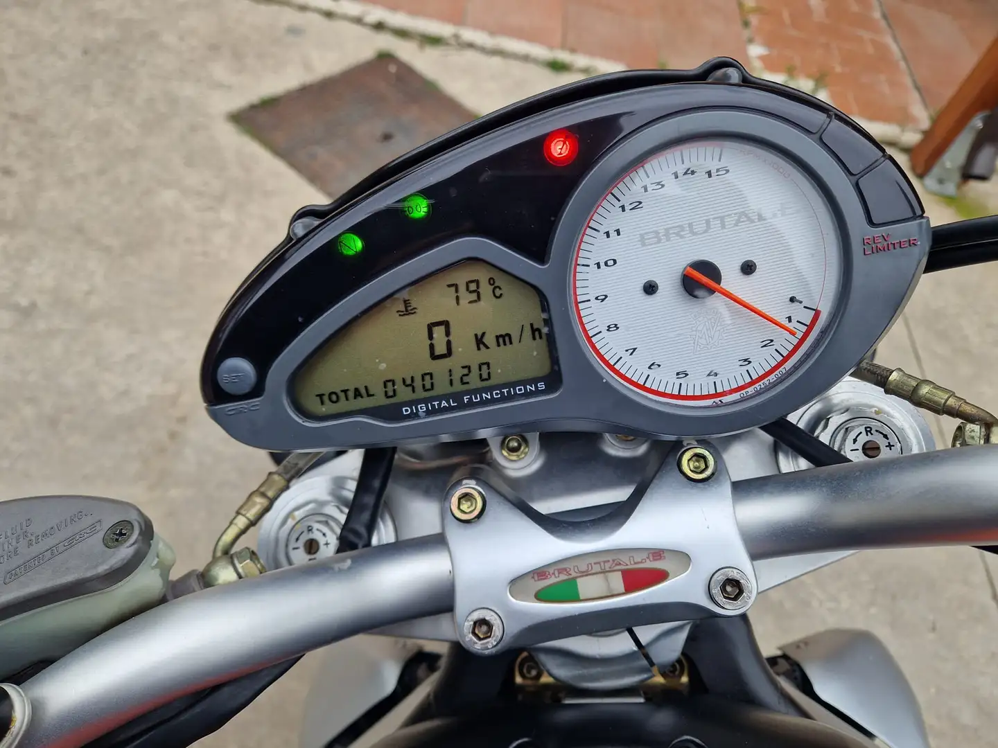 MV Agusta Brutale 910 Naranja - 2