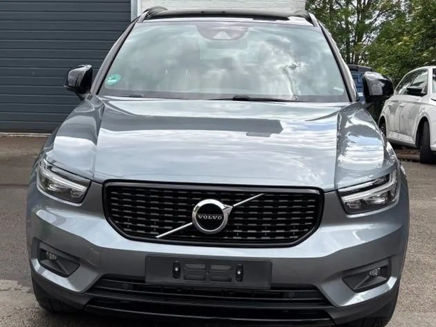 Volvo XC40 2.0 D3 R-Design Grau - 1