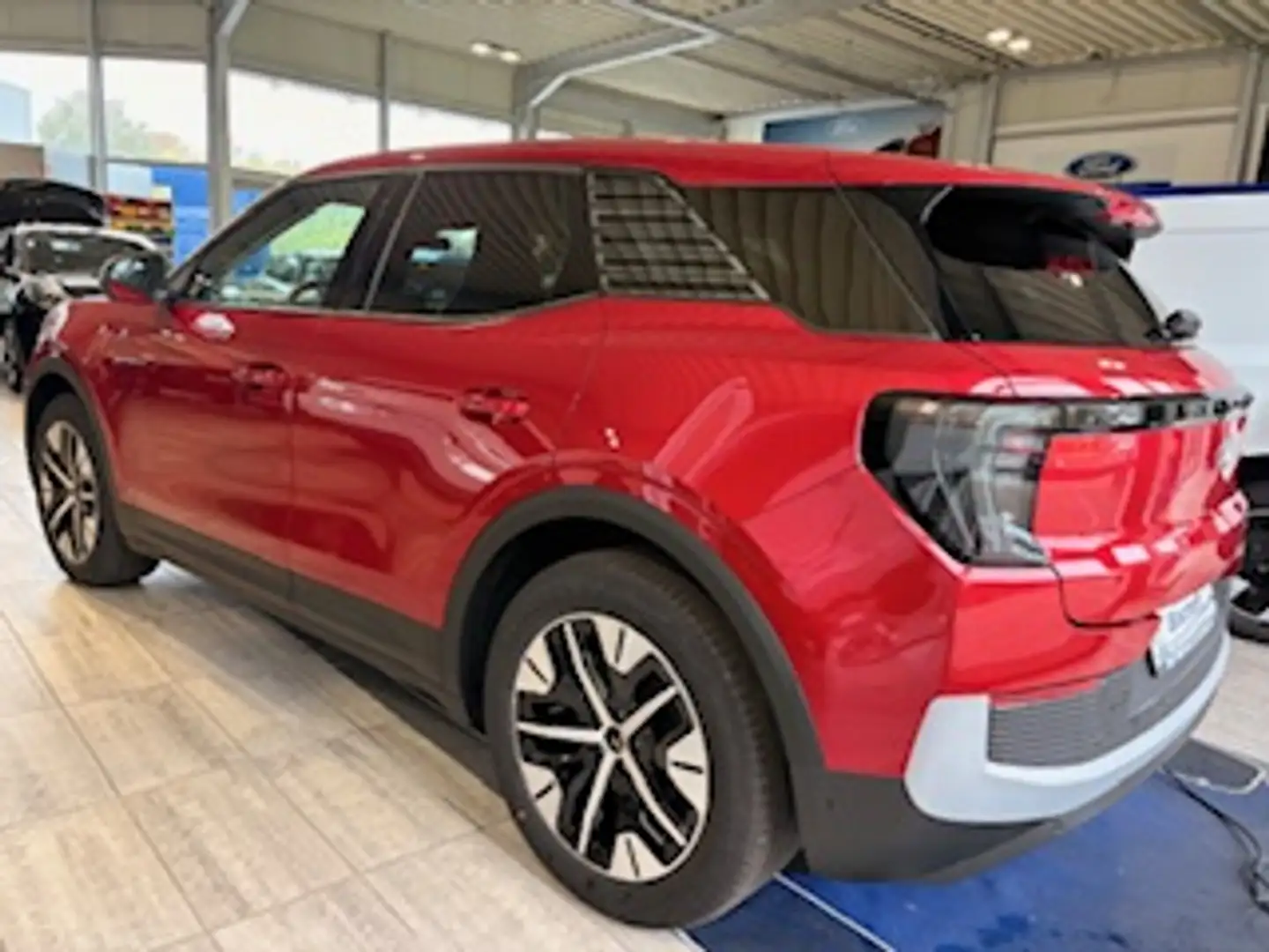 Ford Explorer Elektromotor mit Extended Range RWD 77kWh Explorer Rouge - 2
