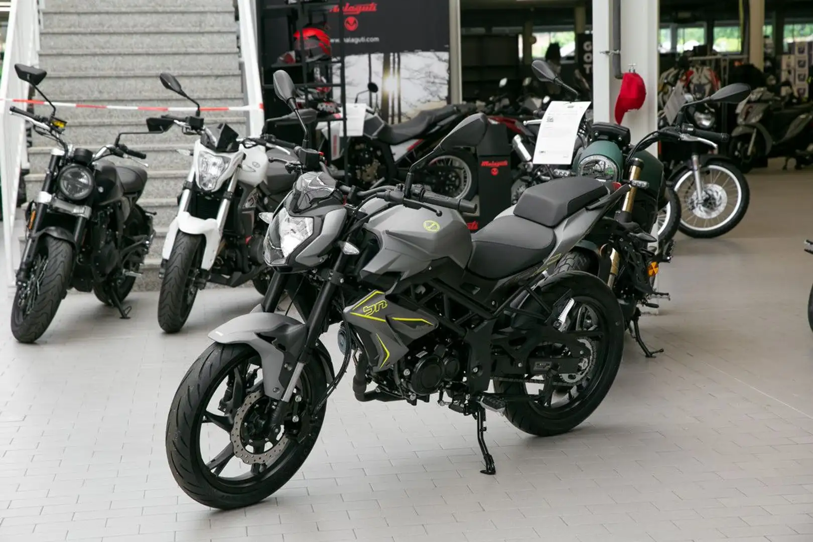 Benelli BN 125 Euro 5+, sofort lieferbar, Lieferservice Gris - 2