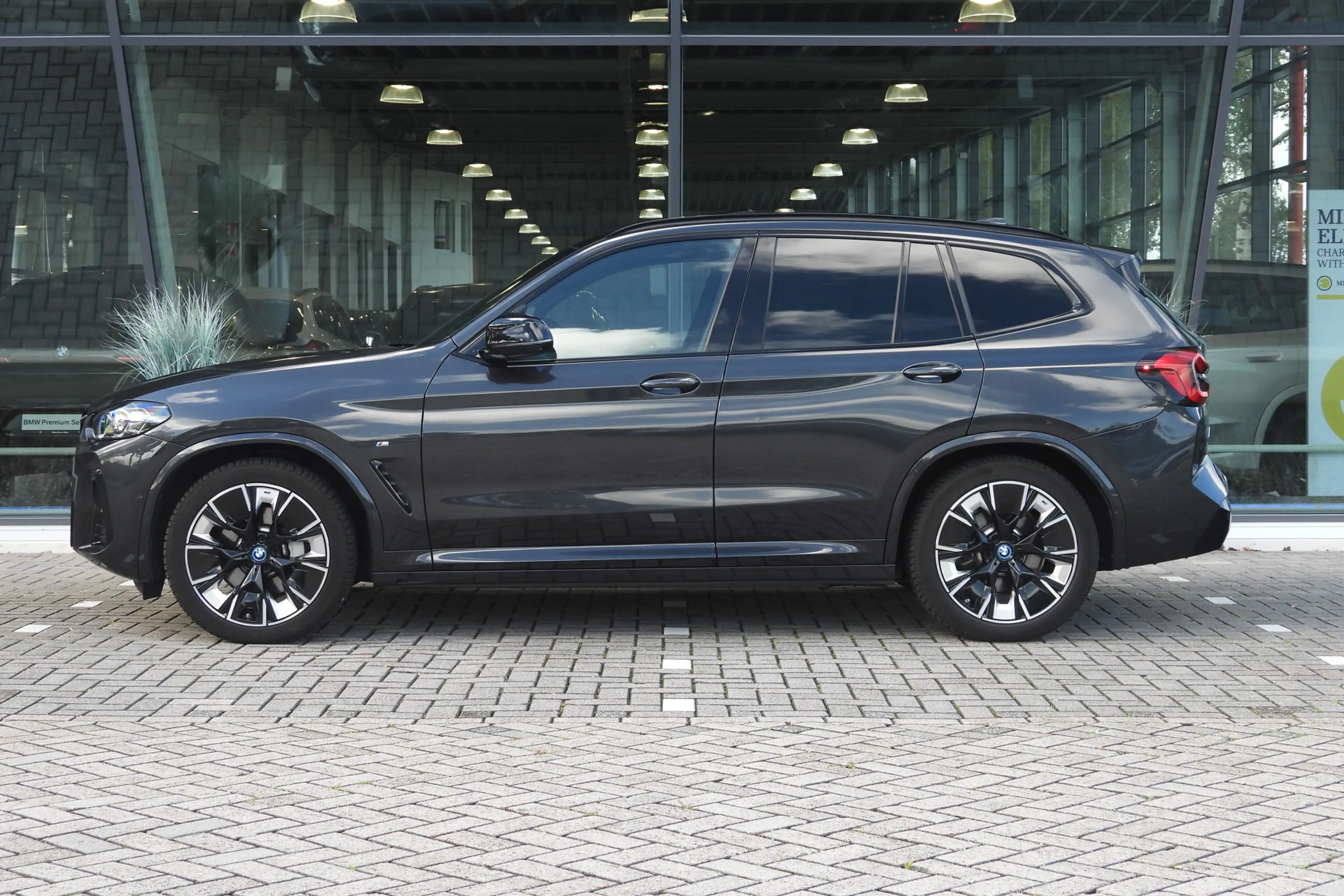 BMW iX3 High Executive M Sport / Trekhaak / Sportstoelen / — photo 5