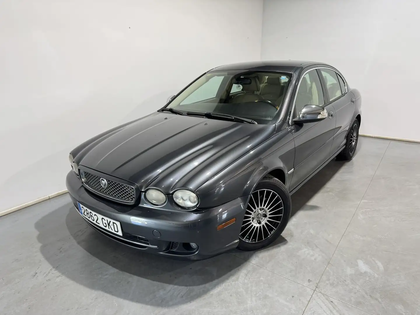 Jaguar X-Type 2.2D Executive Automático Gris - 1