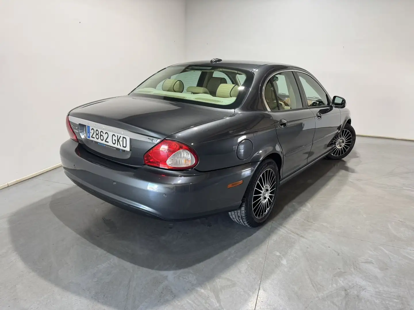 Jaguar X-Type 2.2D Executive Automático Gris - 2