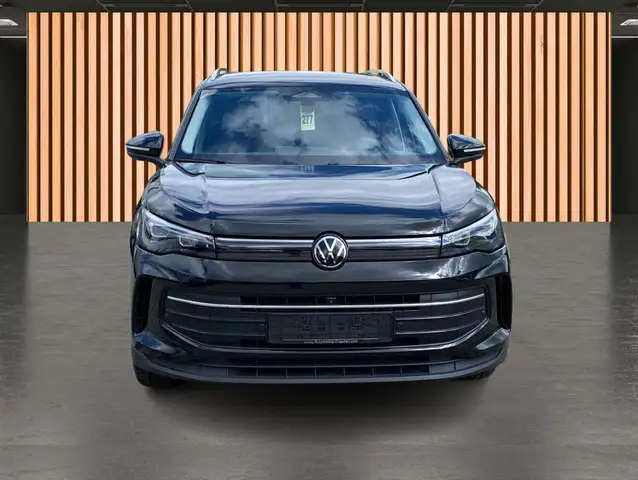 Volkswagen Tiguan view 6