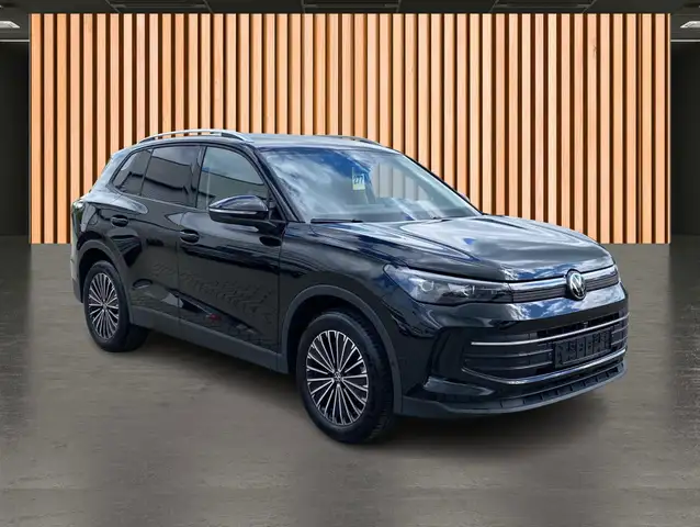 Volkswagen Tiguan view 5