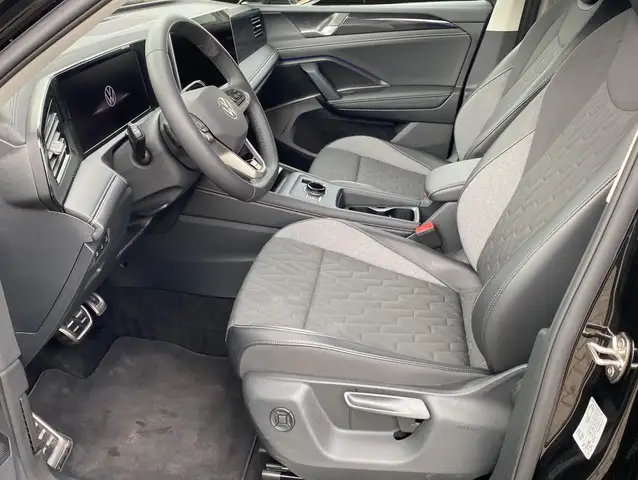 Volkswagen Tiguan view 4