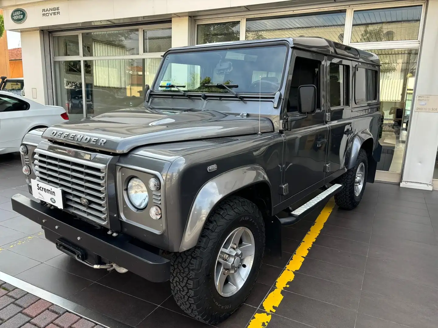 Land Rover Defender Defender VI 2007 110/130 110 2.2 td SE SW Grau - 2