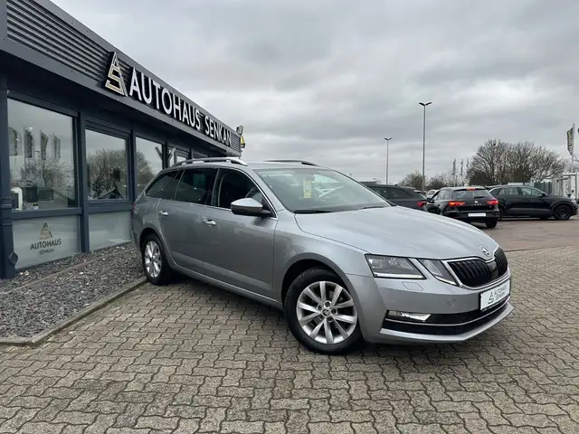 Skoda Octavia 1.6 TDI DSG Combi*STANDHEI*NAVI*AHK*LED*