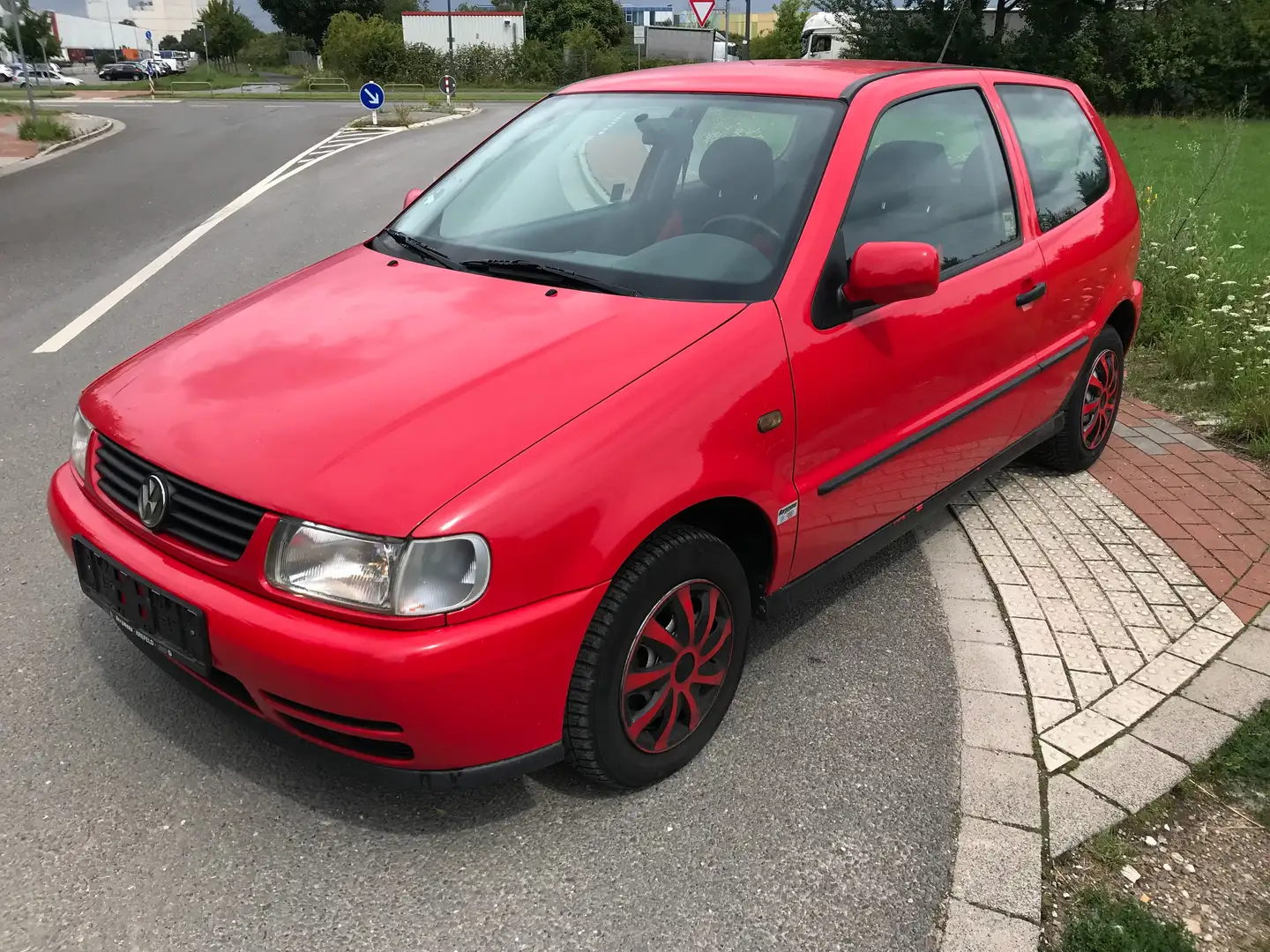 Volkswagen Polo 75 Servo Comfortline Rouge - 1