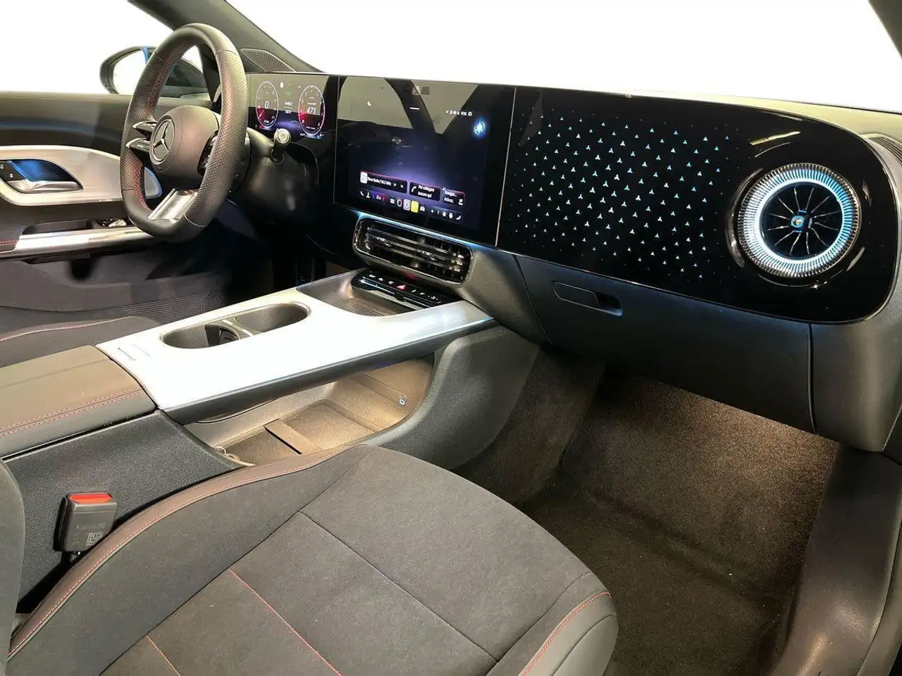 Mercedes-Benz CLA 2026 — фото 15