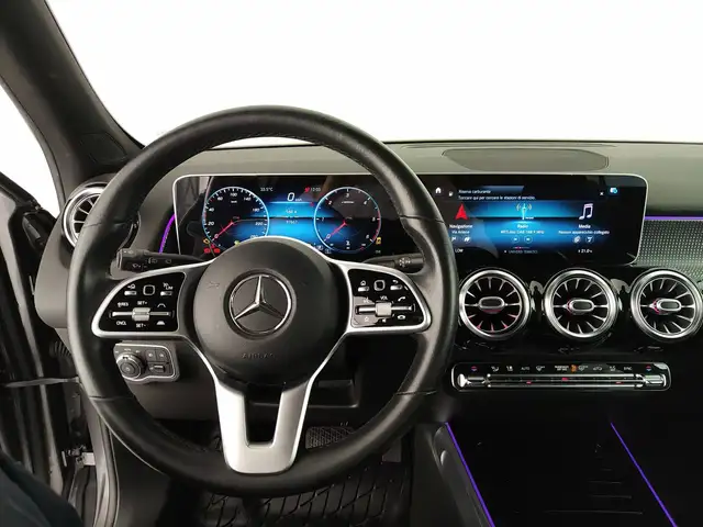 Mercedes-Benz GLB view 13