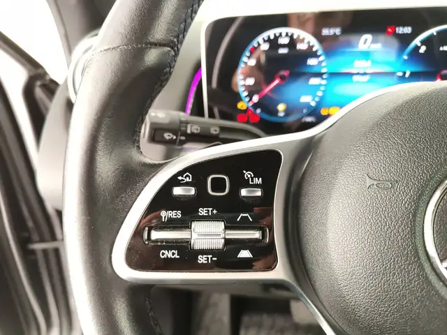 Mercedes-Benz GLB view 14