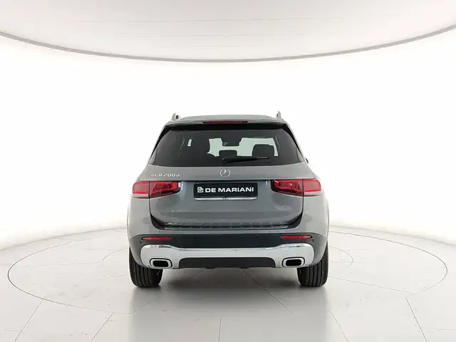 Mercedes-Benz GLB view 3