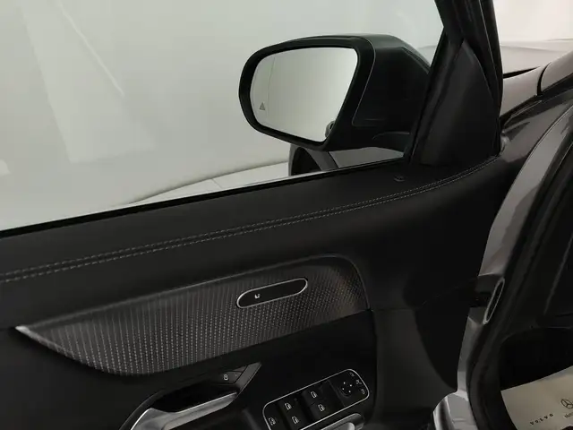 Mercedes-Benz GLB view 12