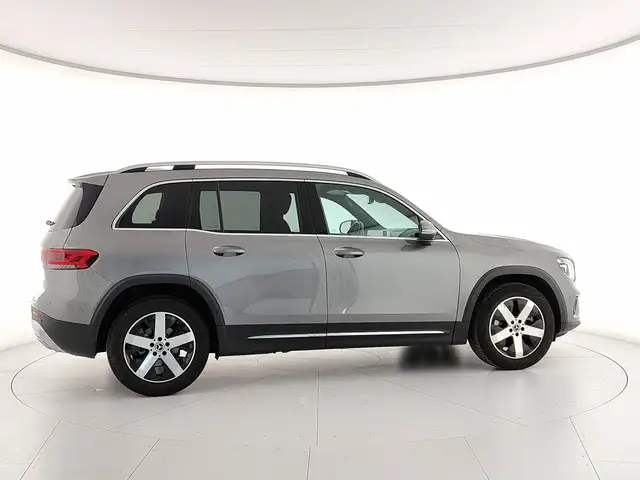 Mercedes-Benz GLB view 5