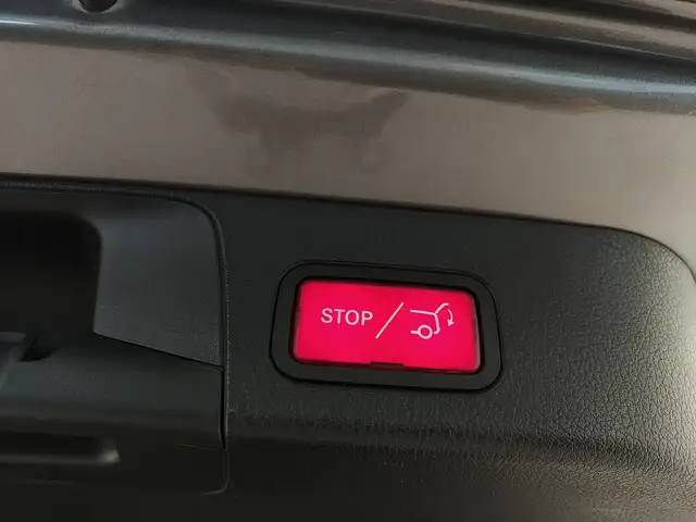 Mercedes-Benz GLB view 10