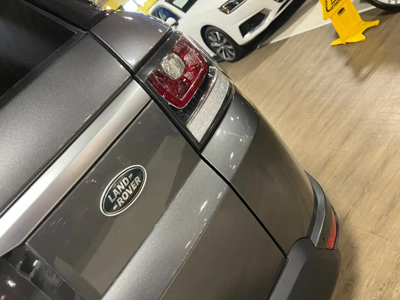 Land Rover Range Rover Sport снимка Land Rover Range Rover Sport