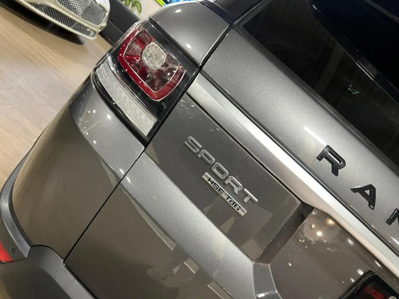 Land Rover Range Rover Sport снимка Land Rover Range Rover Sport