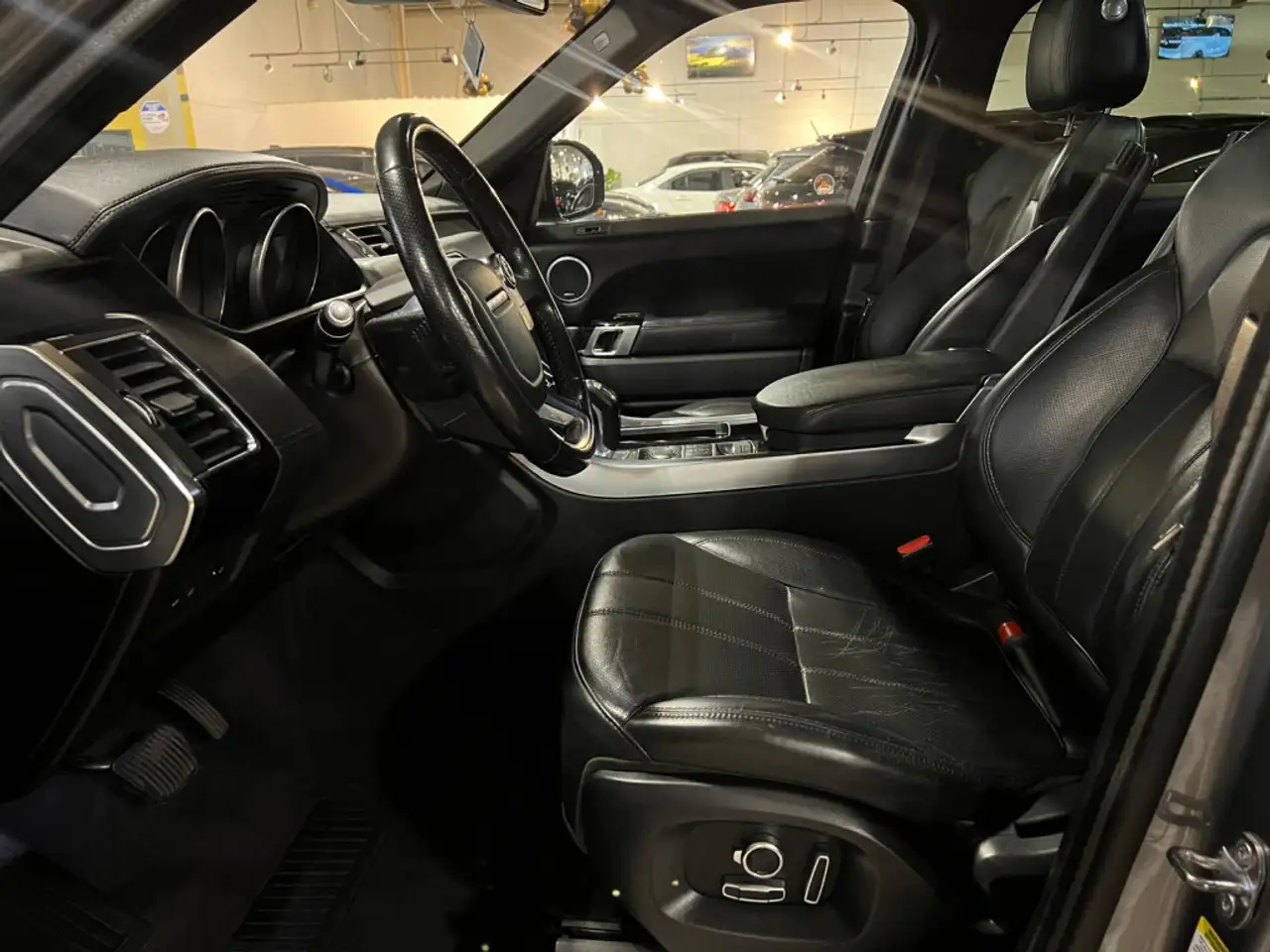 Land Rover Range Rover Sport снимка Land Rover Range Rover Sport