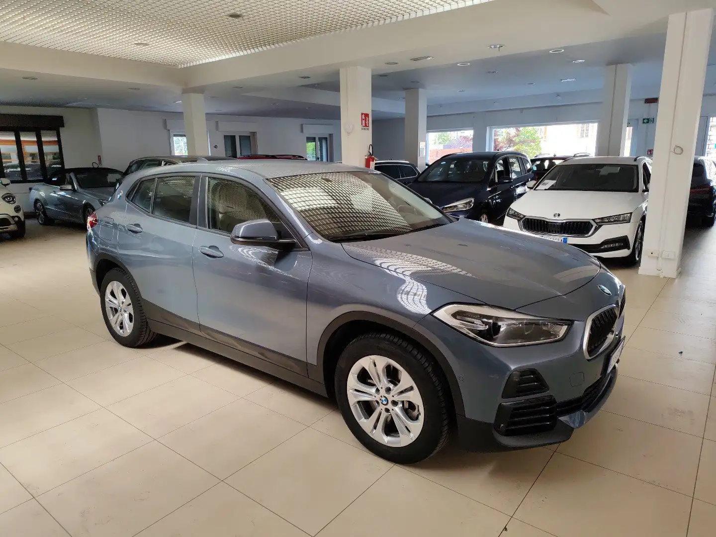 BMW X2 xDrive25e Business-X auto Pelle NaviPRO Fari LED Gris - 2