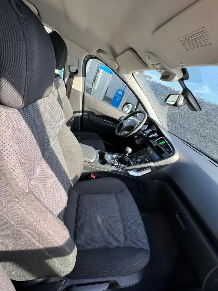 Peugeot 3008 2.0 HDi 16V 150ch FAP FÃ©line