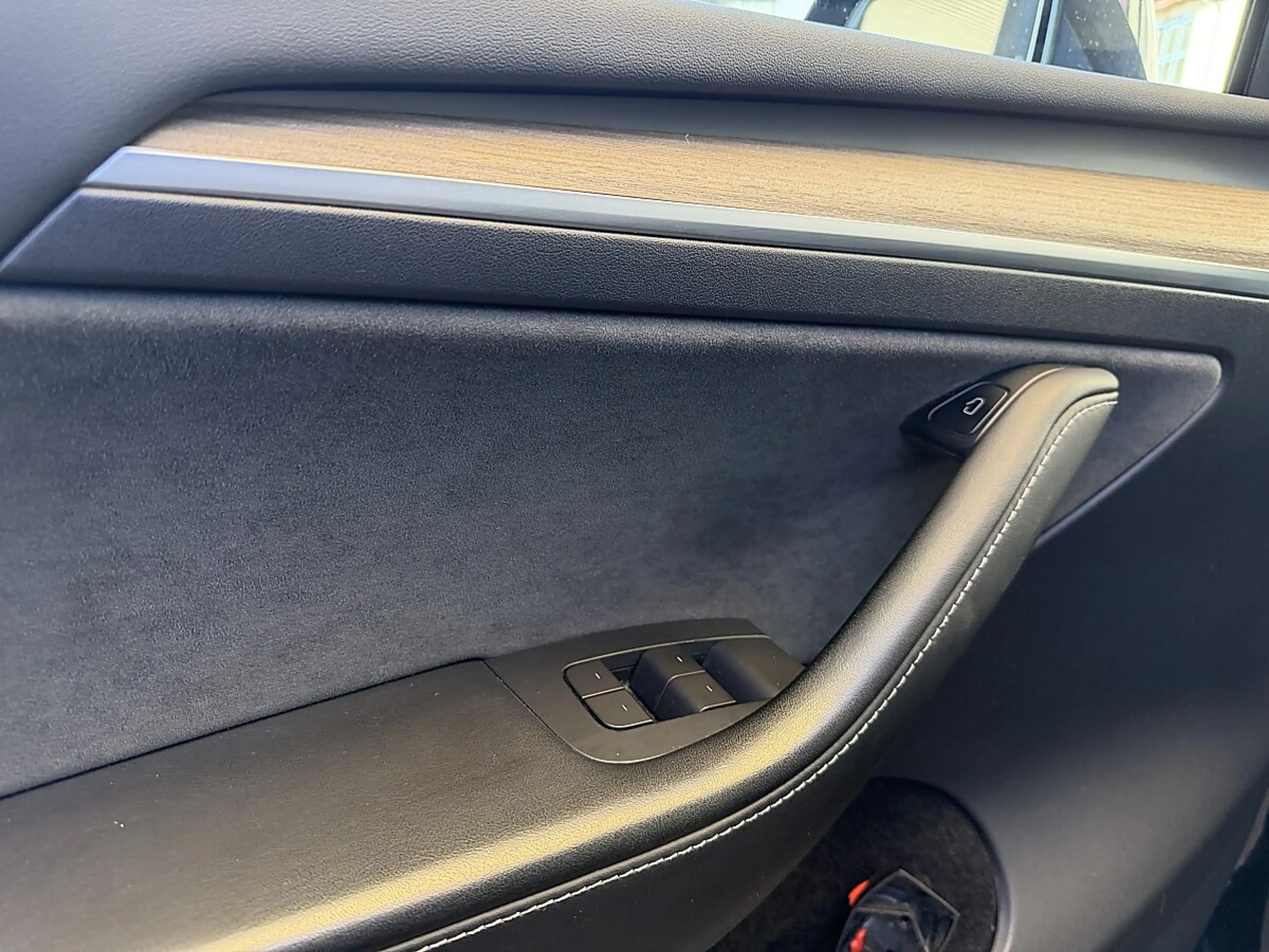 Tesla Model Y Dual Maximale Reichweite Dual AWD — photo 11