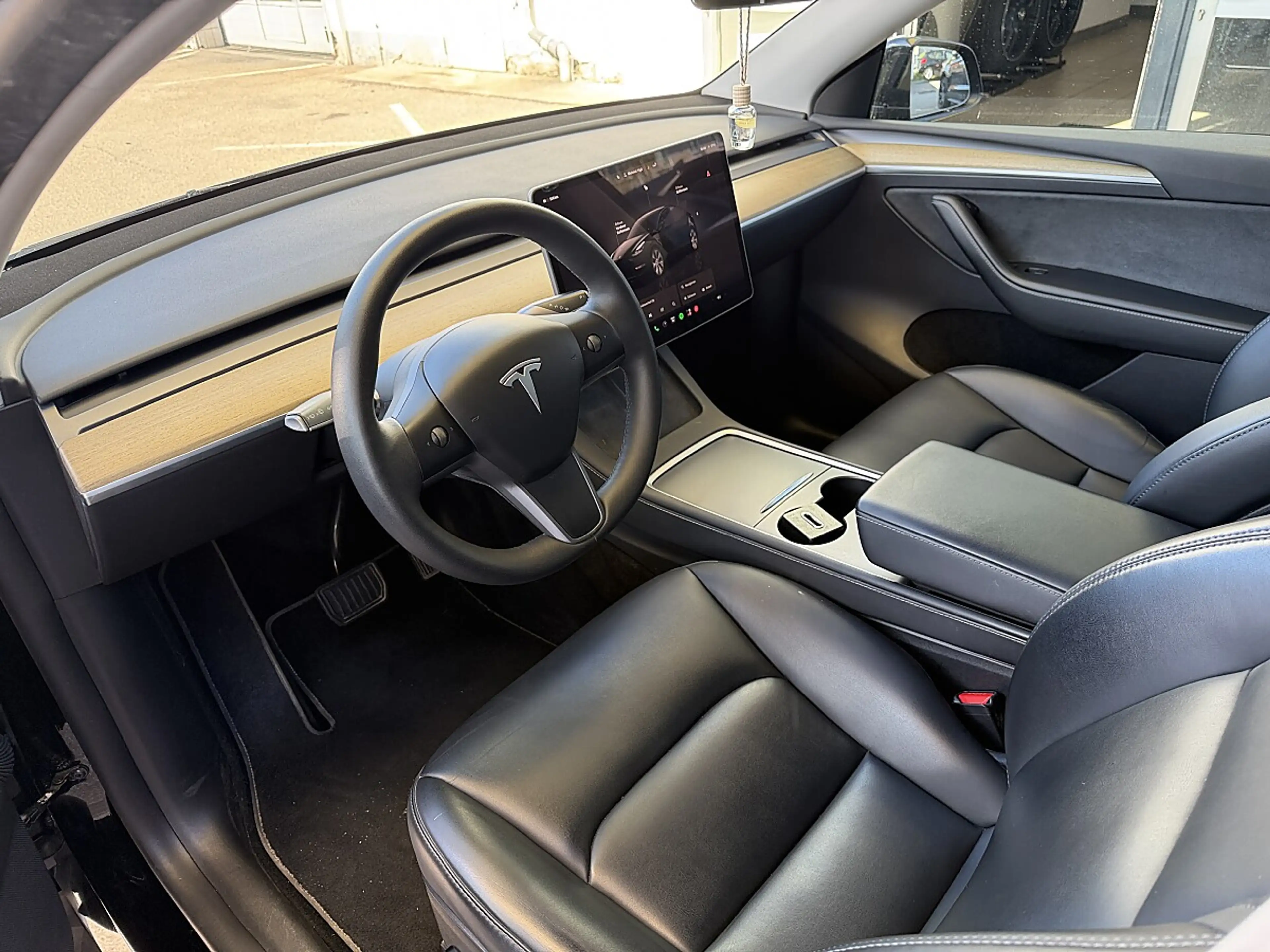 Tesla Model Y Dual Maximale Reichweite Dual AWD — photo 10