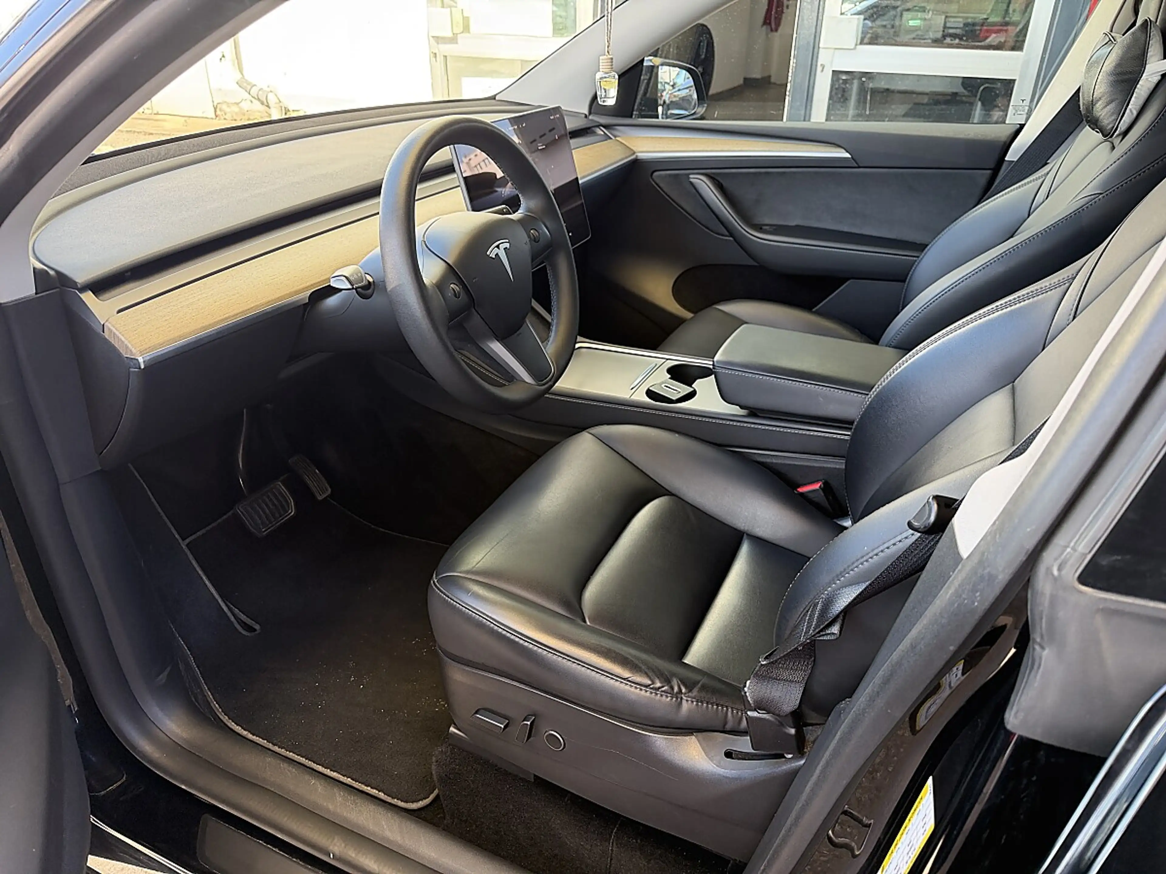 Tesla Model Y Dual Maximale Reichweite Dual AWD — photo 9