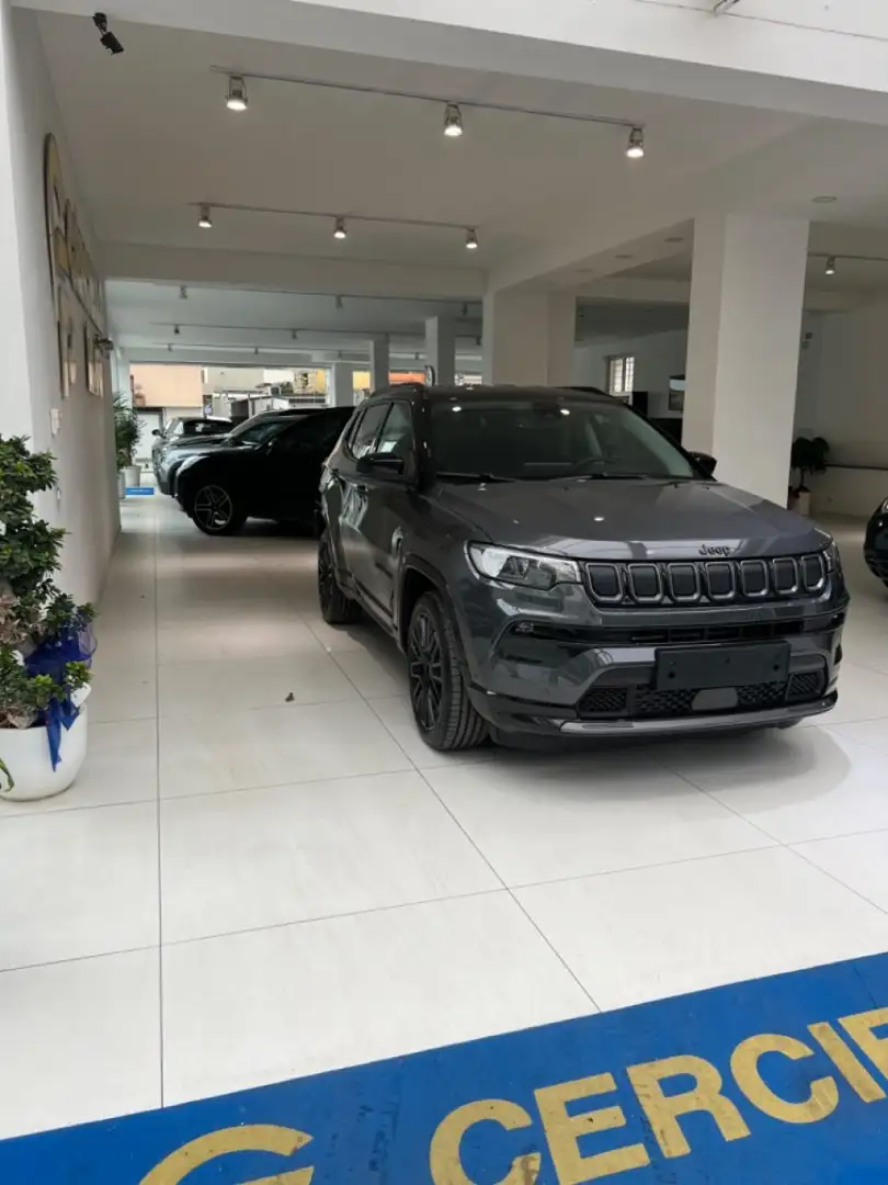 Jeep Compass 1.6 Multijet II 2WD S tua da €359,00 mensili Grigio - 1
